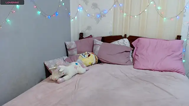 Snapshot of SashaBond chatting on February 10, 2026, 9:35 am SashaBond online show from February 10, 2026, 9:35 am