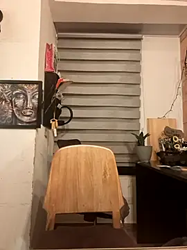 Magenta Moon online show from April 3, 2026, 5:49 am