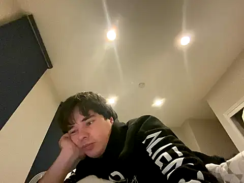 Snapshot of phantom898983 chatting on December 14, 2025, 8:30 am phantom898983 online show from December 14, 2025, 8:30 am