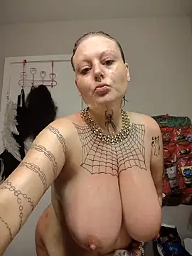 SpiderRose online show from April 21, 2026, 2:37 am