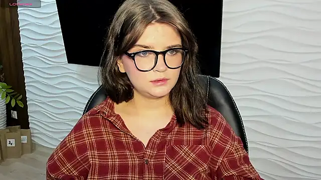 Snapshot of LanaTreades chatting on January 12, 2026, 1:05 pm LanaTreades online show from January 12, 2026, 1:05 pm