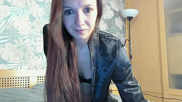 Snapshot of OliviaMuur chatting on December 15, 2025, 5:28 pm OliviaMuur online show from December 15, 2025, 5:28 pm