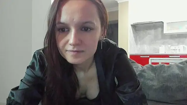 Snapshot of OliviaMuur chatting on January 14, 2026, 5:35 am OliviaMuur online show from January 14, 2026, 5:35 am