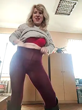 AhlyssaLove1155 online show from March 3, 2026, 10:32 am