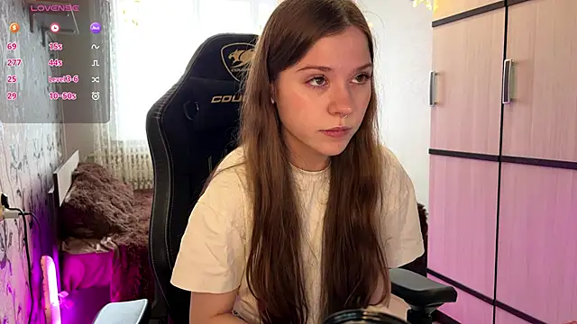 GayleLuu online show from December 16, 2025, 10:42 am