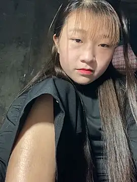 hinata-xx online show from April 1, 2026, 11:44 am