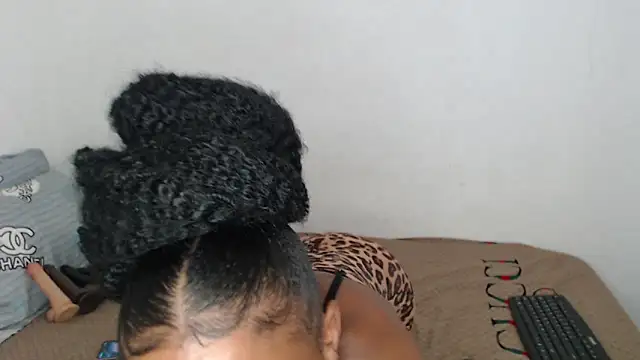 Belle2556 online show from December 23, 2025, 7:28 am