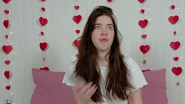 Kimberlybondd online show from February 13, 2026, 7:32 pm