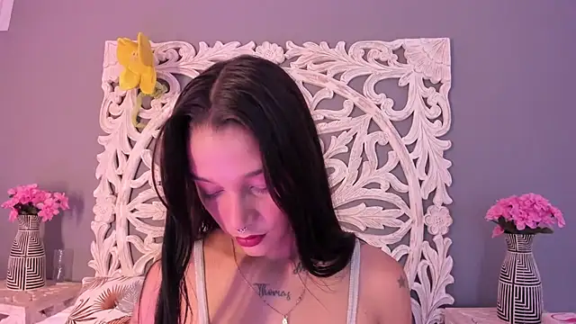 loraineblake online show from February 15, 2026, 12:58 pm