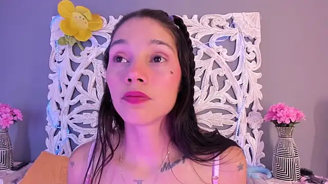 loraineblake online show from February 26, 2026, 1:32 pm