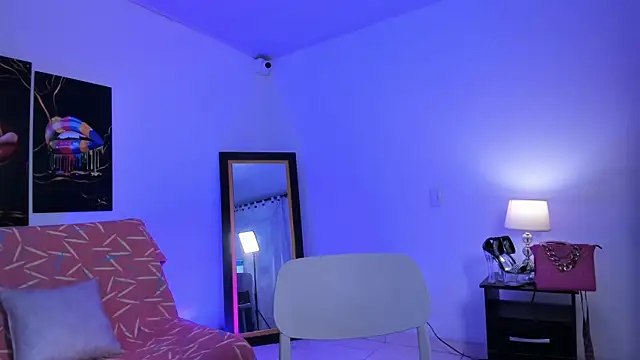 aleexxia online show from January 7, 2026, 6:21 pm