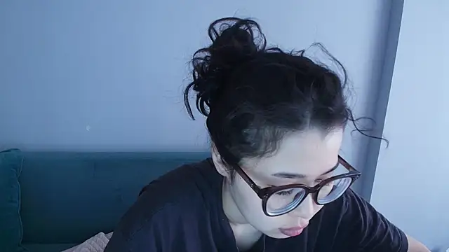 kimyjina online show from May 24, 2026, 3:22 am