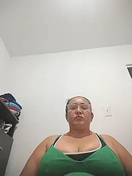 Nini Love  online show from February 2, 2026, 9:46 pm