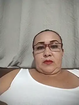 Nini Love  online show from April 11, 2026, 2:16 am