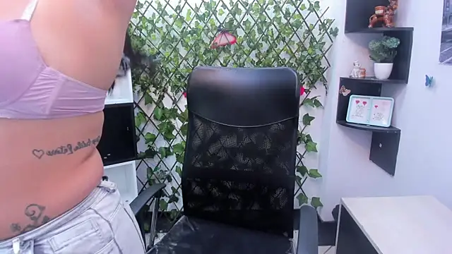 Snapshot of sophi_hardd_ chatting on February 20, 2026, 1:55 pm sophi hardd online show from February 20, 2026, 1:55 pm