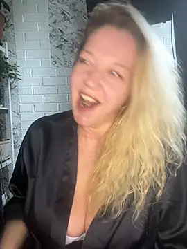 JenniferCarmen online show from May 16, 2026, 6:54 am