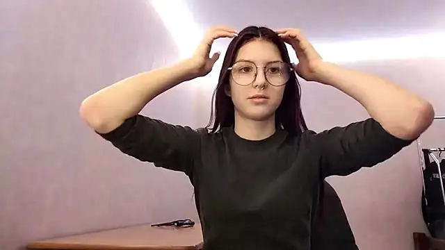 VictorinaMccorey online show from January 12, 2026, 2:33 pm