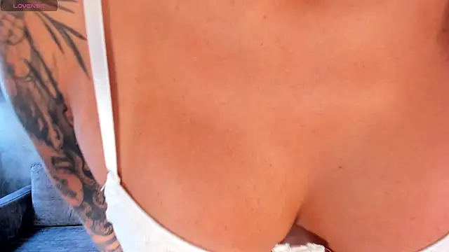 ValerieAustin online show from January 7, 2026, 3:03 pm