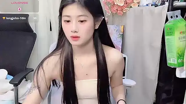 Yvonne-07 online show from December 17, 2025, 12:55 pm