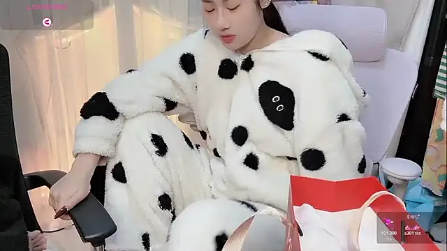 Yvonne-07 online show from January 31, 2026, 9:13 pm