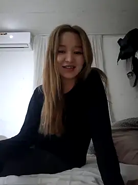 SherrylShaw online show from December 19, 2025, 7:43 pm