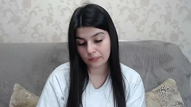 KisaModel online show from May 14, 2026, 2:46 pm