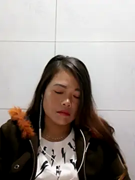 yana-zz online show from December 13, 2025, 7:53 pm