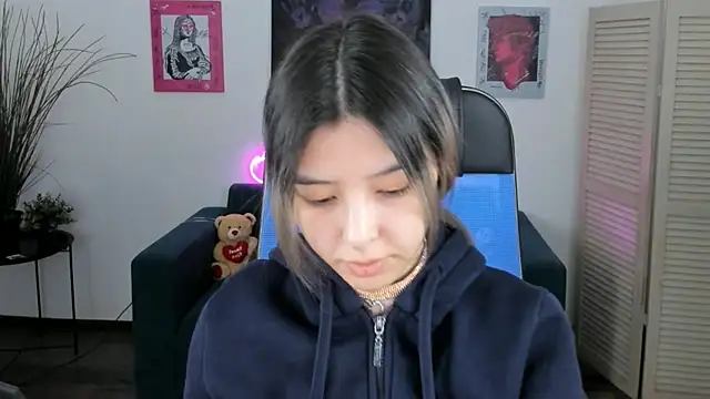 SirenMystiq online show from December 17, 2025, 4:57 pm