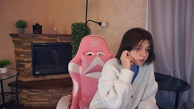 IleanaPishko online show from December 16, 2025, 9:03 am