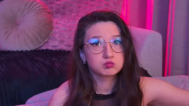 Snapshot of TheaMalekoo chatting on February 8, 2026, 7:56 am TheaMalekoo online show from February 8, 2026, 7:56 am