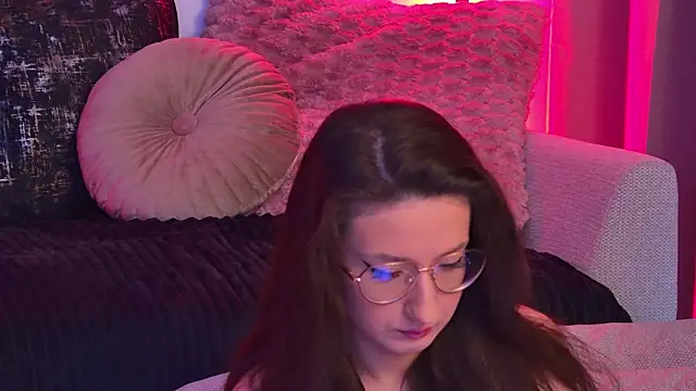 Snapshot of TheaMalekoo chatting on February 16, 2026, 7:59 am TheaMalekoo online show from February 16, 2026, 7:59 am