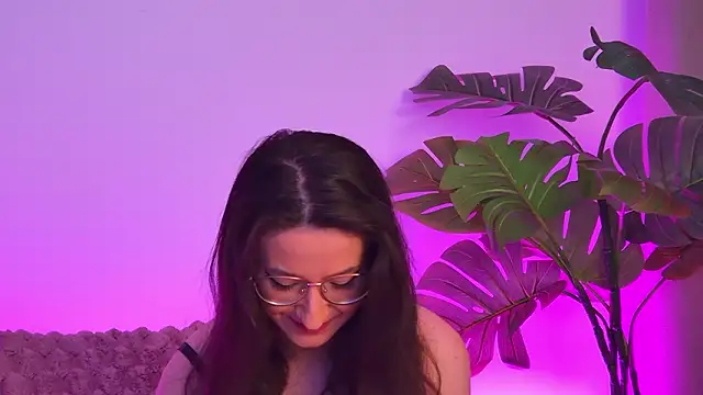 Snapshot of TheaMalekoo chatting on March 19, 2026, 8:07 am TheaMalekoo online show from March 19, 2026, 8:07 am