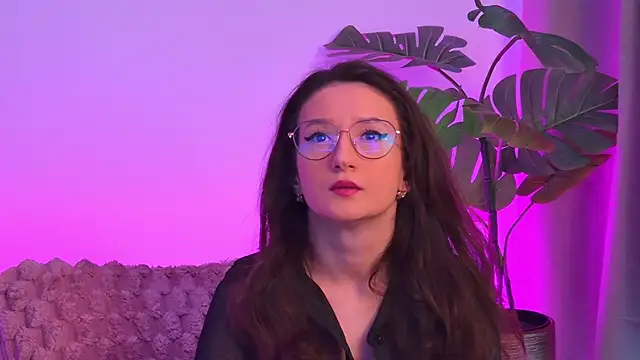 Snapshot of TheaMalekoo chatting on March 21, 2026, 7:57 am TheaMalekoo online show from March 21, 2026, 7:57 am