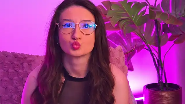 Snapshot of TheaMalekoo chatting on March 30, 2026, 6:58 am TheaMalekoo online show from March 30, 2026, 6:58 am