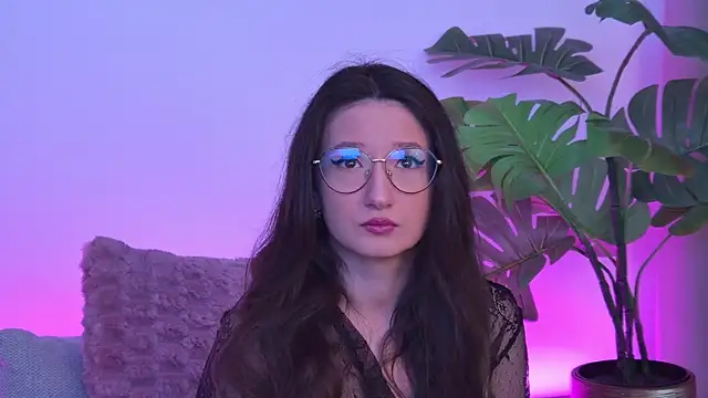 Snapshot of TheaMalekoo chatting on April 14, 2026, 7:03 am TheaMalekoo online show from April 14, 2026, 7:03 am