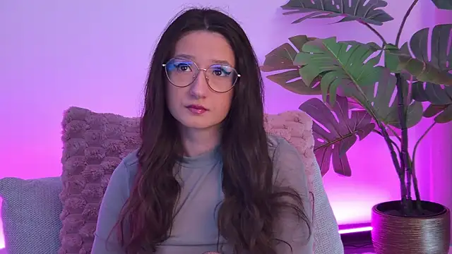 Snapshot of TheaMalekoo chatting on April 15, 2026, 6:53 am TheaMalekoo online show from April 15, 2026, 6:53 am