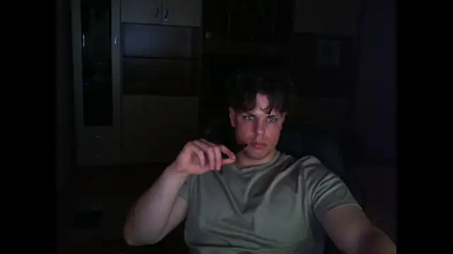 GymGuy0505 online show from May 1, 2026, 11:53 pm