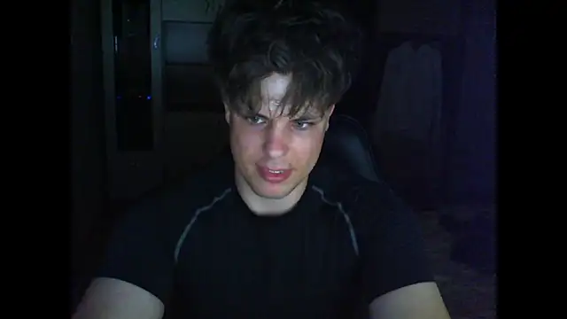 GymGuy0505 online show from May 5, 2026, 10:51 pm
