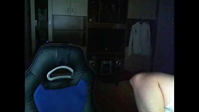 GymGuy0505 online show from May 7, 2026, 9:42 pm