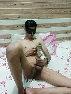 xoupleaura online show from April 29, 2026, 8:40 am