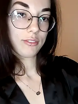 EmmaJacson online show from December 18, 2025, 4:24 pm