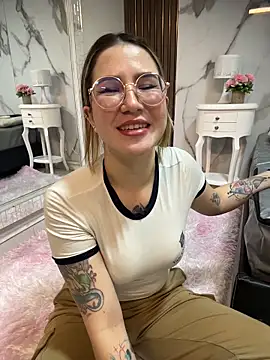 Snapshot of Annyhathatway chatting on May 15, 2026, 11:01 pm Annyhathatway online show from May 15, 2026, 11:01 pm