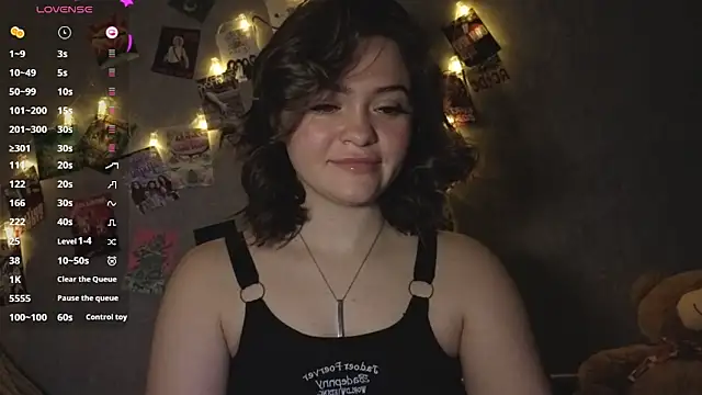 Snapshot of YummyTira chatting on January 17, 2026, 12:48 am YummyTira online show from January 17, 2026, 12:48 am