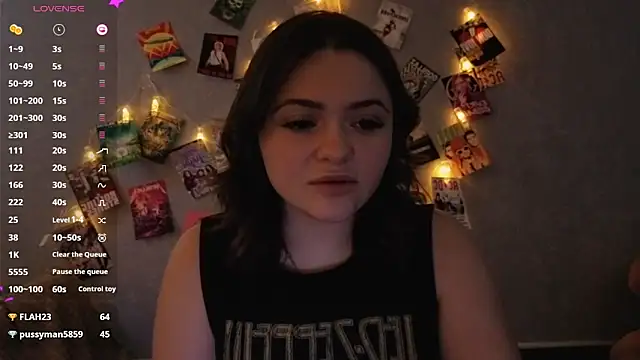 Snapshot of YummyTira chatting on February 4, 2026, 6:08 am YummyTira online show from February 4, 2026, 6:08 am