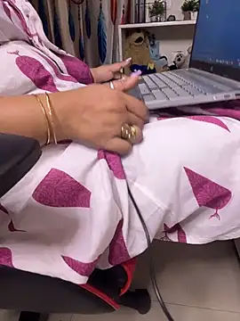 butterflyslay online show from March 27, 2026, 4:18 am