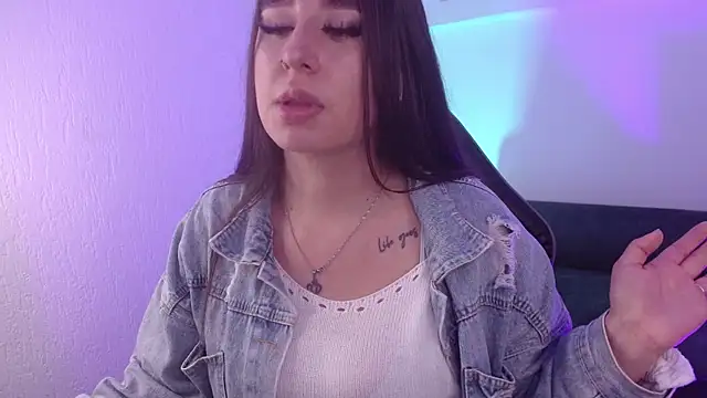 Cherylloviing  online show from December 19, 2025, 12:01 pm