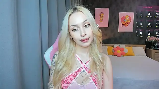 LanaMiracle online show from February 17, 2026, 4:09 am