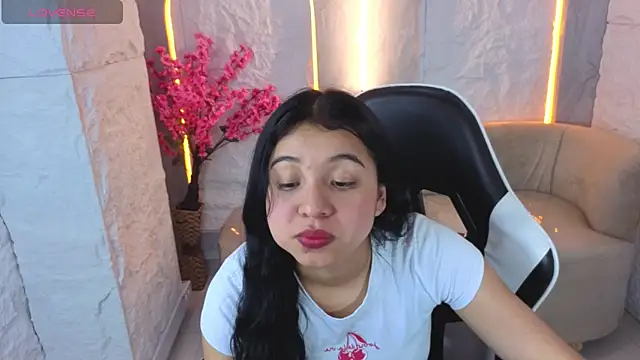 Snapshot of Sofi_Adams_Tx chatting on December 18, 2025, 1:06 pm Sofi Adams Tx online show from December 18, 2025, 1:06 pm