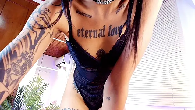 Snapshot of emily_burton18 chatting on February 11, 2026, 12:10 pm emily burton18 online show from February 11, 2026, 12:10 pm