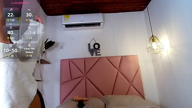 Snapshot of emily_burton18 chatting on March 7, 2026, 12:13 pm emily burton18 online show from March 7, 2026, 12:13 pm